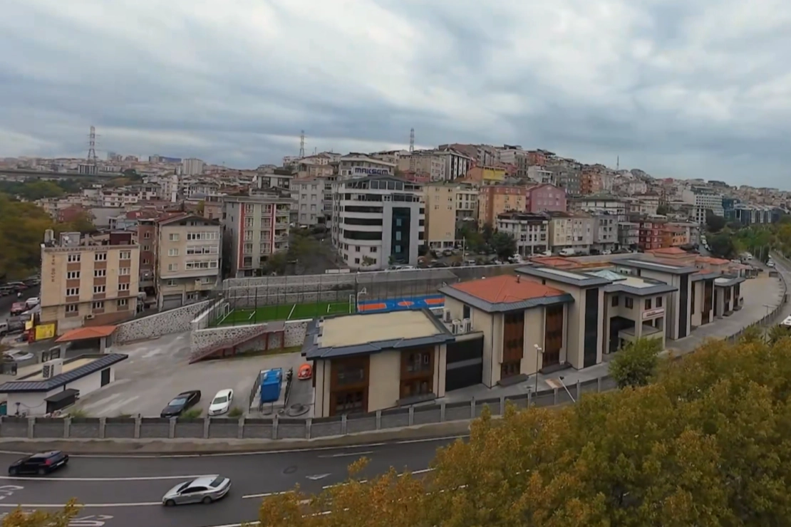 Beyoğlu’nda yeni okul öğrencileriyle buluştu
