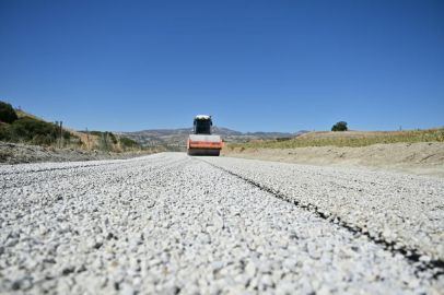 Manisa Selendi’de 26 yıllık yola ilk asfalt