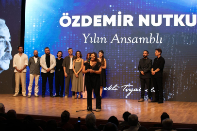 İzBBŞT, Özdemir Nutku Tiyatro Ödülleri’nden dört ödülle döndü