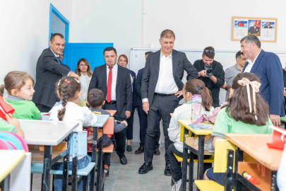İzmir'de Kızıloba İlkokulu yenilendi çocuklar bayram etti