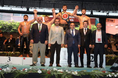 Bursa Büyükşehir güreşçisinden Cumhurbaşkanlığı Kupası’nda üçüncülük başarısı