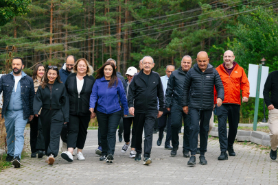 CHP lideri Kılıçdaroğlu kampın son gününe göl kenarında yürüyüşle başladı