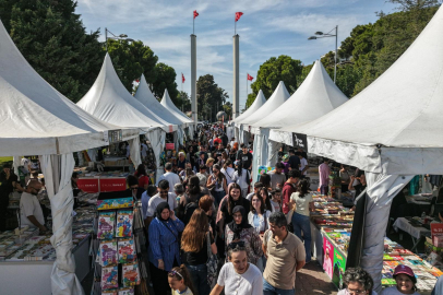 İzmir Kültürpark’ta kitap ve yazar buluşmaları sürüyor
