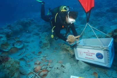 Akdeniz’in derinliklerinden 2 bin 100 yıllık sofra takımları çıkarılıyor