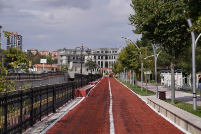 Keçiören'in parklarında yürüyüş yolları yenileniyor