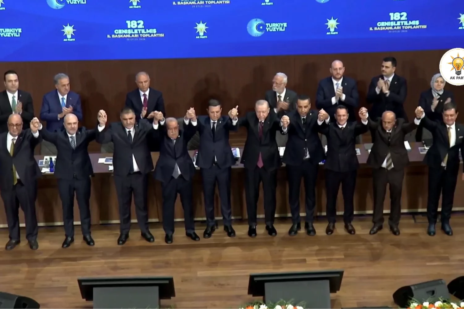 9 belediye başkanı AK Parti’ye geçti