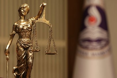 AYM, süresiz yoksulluk nafakasını düzenleyen ibareyi iptal etti