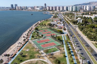 Bostanlı’daki iki padel kortunda sona doğru