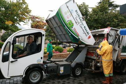 Bursa Osmangazi'de yağmur çamur demeden günde 1100 ton atık toplanıyor