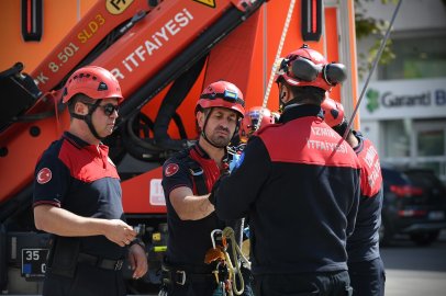 İzmir İtfaiyesi’nden gerçeği aratmayan tatbikat