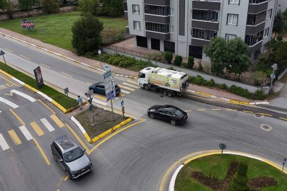 Sakarya yağışın bıraktığı çamur ve tozları temizliyor