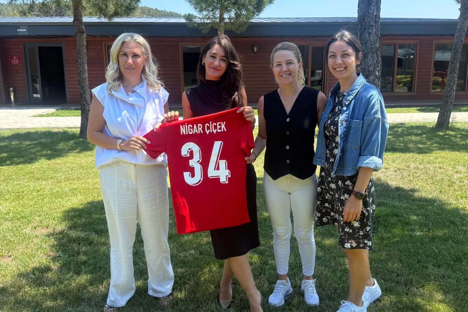 Avrupa’da Türk kadın futbolcular için yeni yapılanma... Avrupa'dan 'ay-yıldız'a uzanan kadın futbolu devrimi