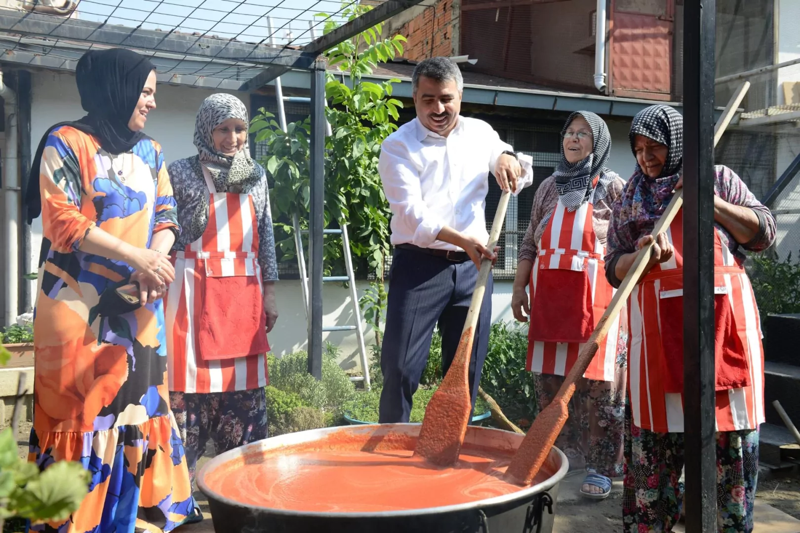 Bursa Yıldırım’da kadınlar üretiyor, Yıldırım kazanıyor