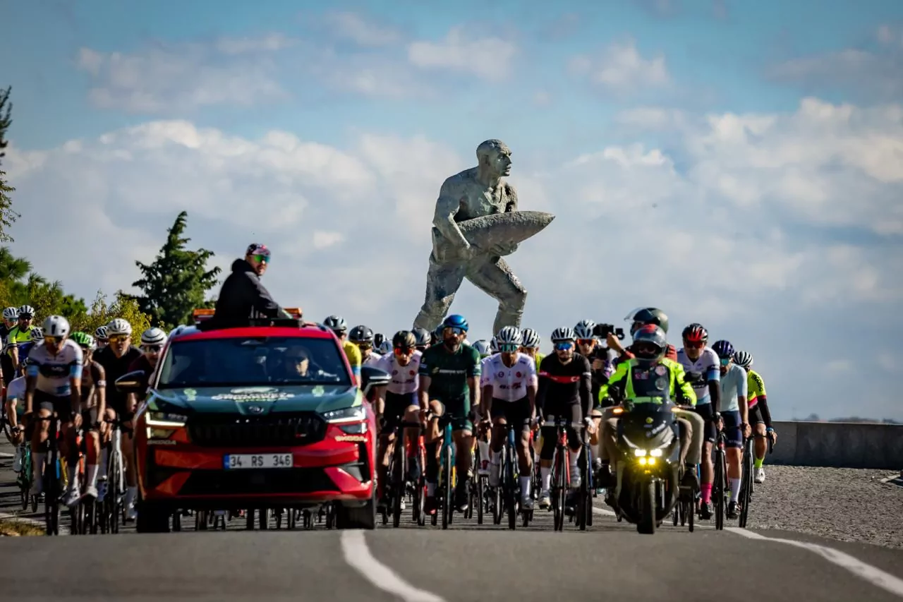 Çanakkale’de iki kıtada pedal çevirdiler… Gran Fondo’da şampiyonlar belli oldu