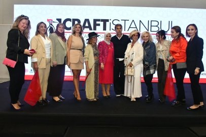 Şapkalar podyumda