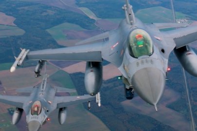 Gökyüzünde güç birliği... Türk F-16’ları Litvanya’da
