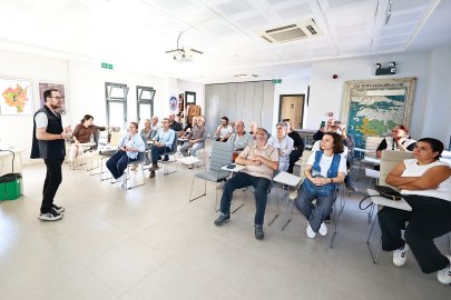 Efes Selçuk'ta zeytin üreticilerine budama eğitimi