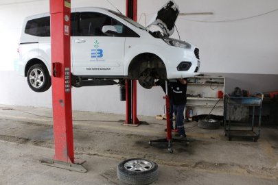 Edremit Belediyesi, araç filosunun bakım ve onarımını kendi imkânlarıyla yapıyor