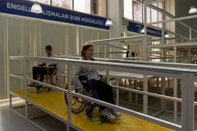 İzmir’de empati parkuru... Engelleri deneyimleyerek fark ettiler