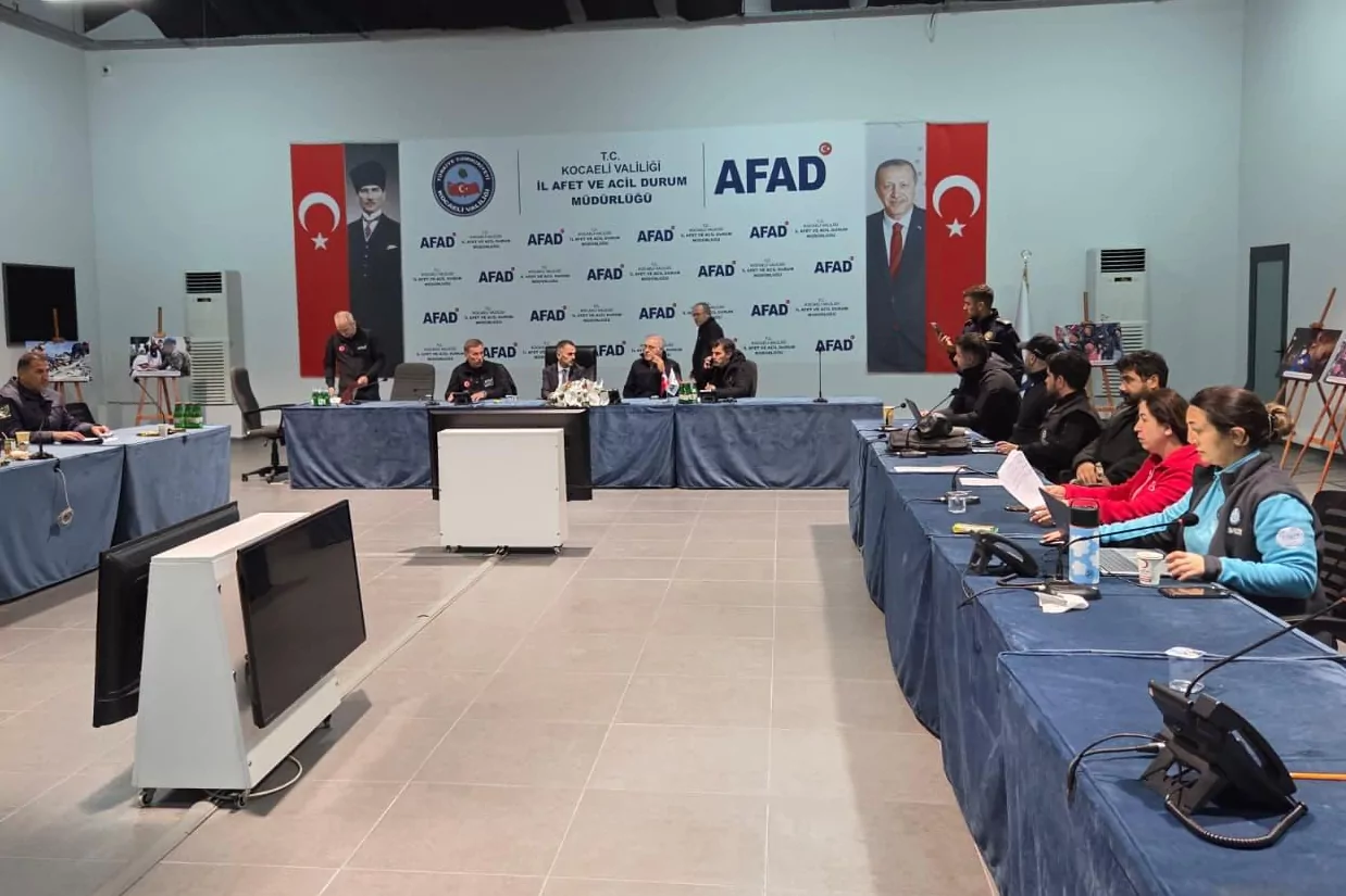 Kocaeli’de sağanak sonrası 2 bin 865 ihbar... Okullar yarın da tatil
