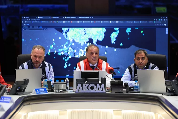 AKOM İstanbul İçin Turuncu Alarm İlan Etti: Son 80 Yılın Yağış Rekoru Sonrası Acil Çağrı