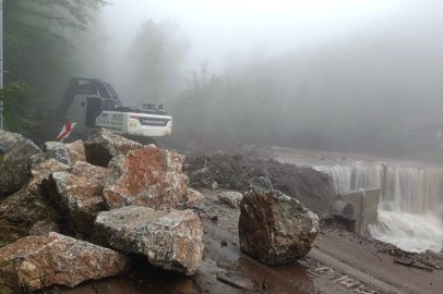 Gölyaka’da yağış sonrası kapanan köy yolları yeniden ulaşıma açıldı