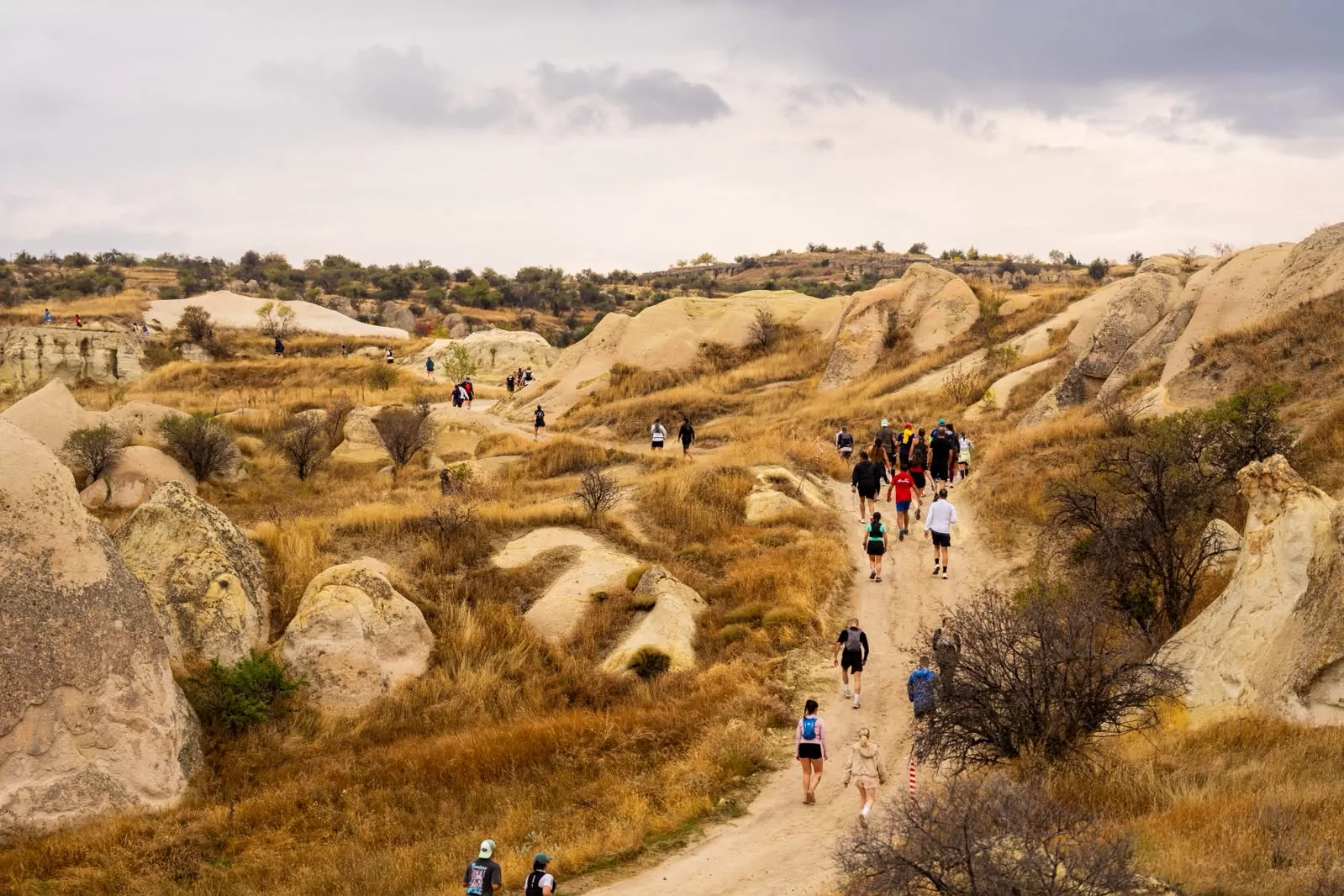 Kapadokya'da Dev Heyecan Başladı: 78 Ülkeden Binlerce Sporcu Peri Bacalarında Koşuyor