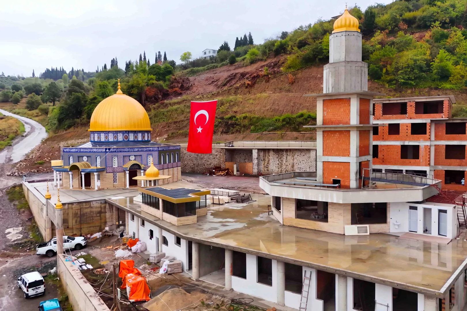 Kocaeli Büyükşehir Belediyesi Karamürsel Aksa Camii İnşaatına Dev Destek Sağlıyor