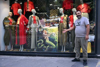 Mersin Tarsus’ta esnaf vitrinleri sanat galerisine dönüştü