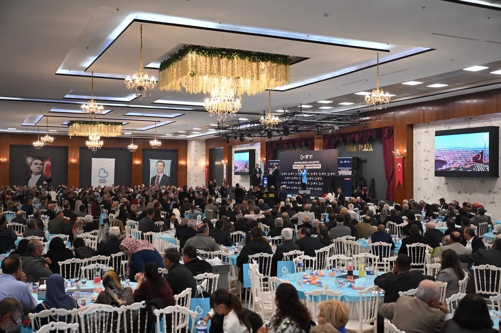 Balıkesir'de muhtarlar ve aileleri aynı sofrada buluştu