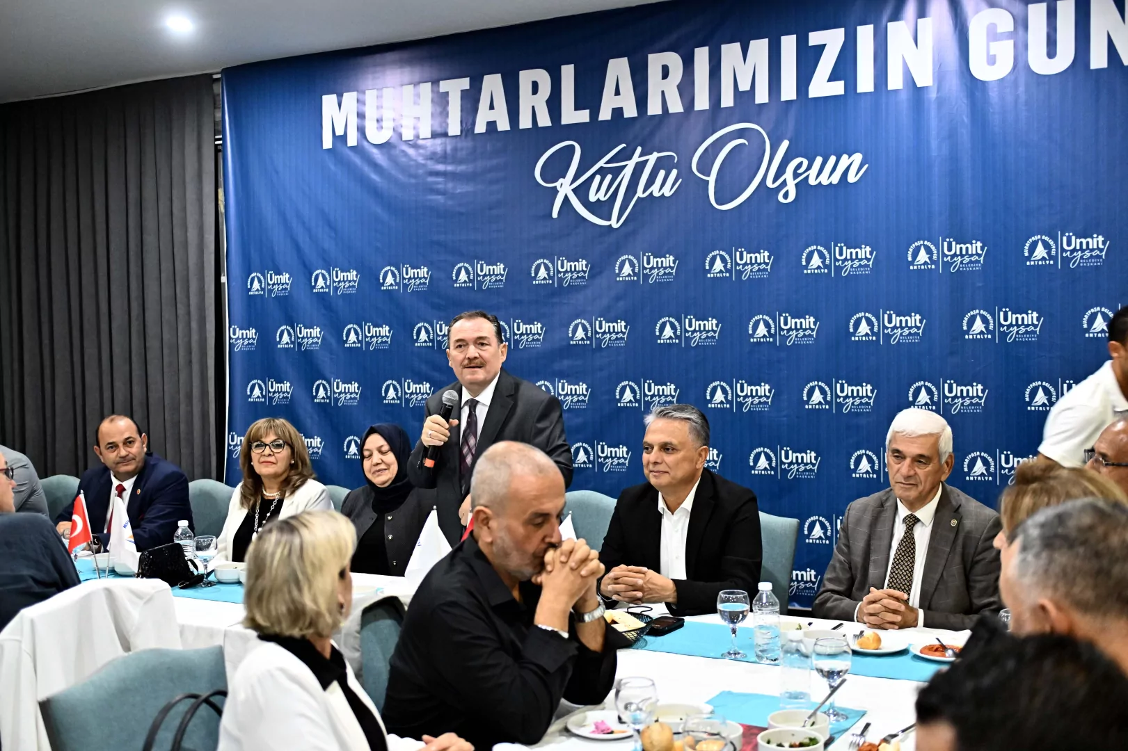 Antalya'da Başkan Uysal, muhtarlarla bir araya geldi