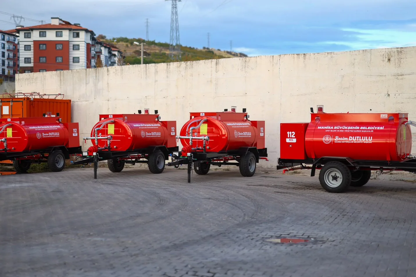 Manisa Demirci’de yangınlara karşı tanker desteği