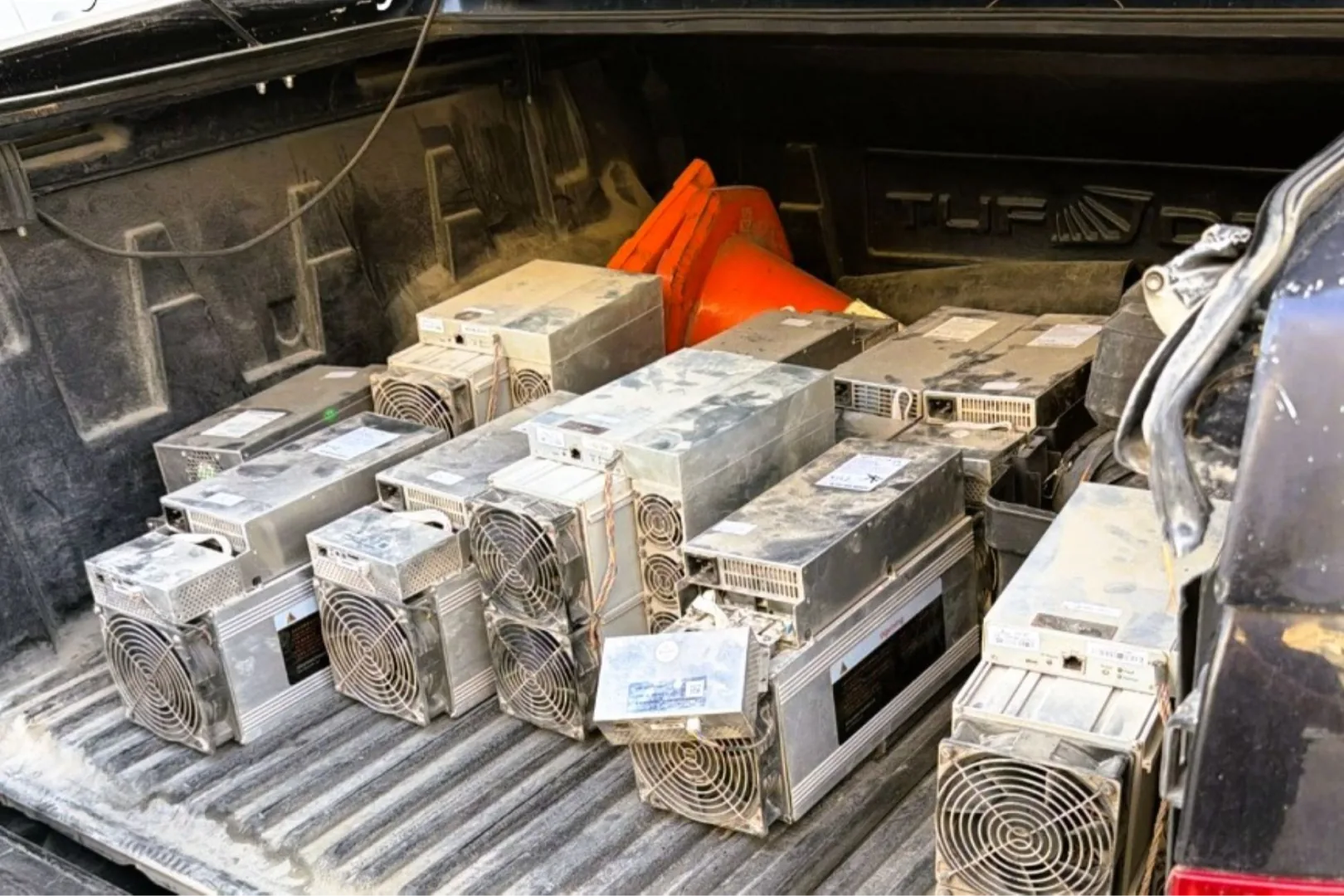 Mardin’de kaçak elektrikle kripto para ürettiler! 200 hanenin tüketimine eşdeğer elektrik kullandılar!