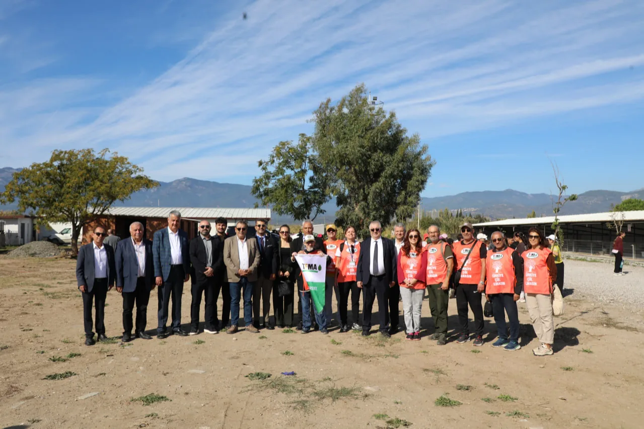 Balıkesi Edremit’te fidanlar toprakla buluştu