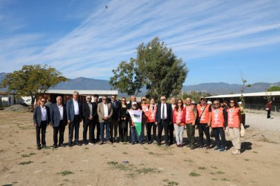 Balıkesi Edremit'te fidanlar toprakla buluştu