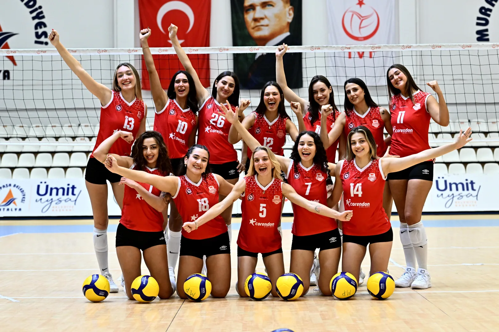 Antalya'da Muratpaşa'nın Sultanları sahadan 3-0’lık galibiyetle ayrıldı
