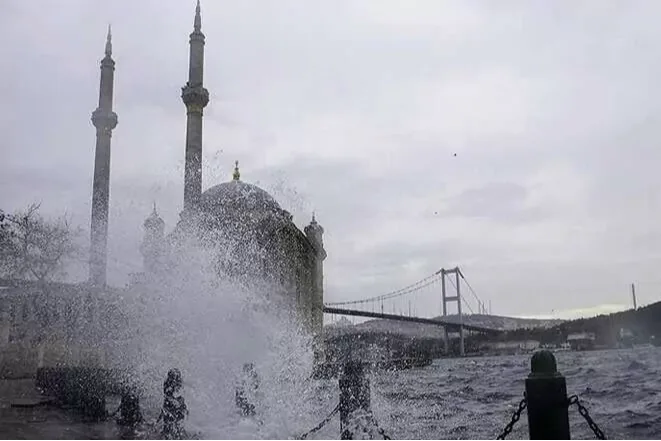 Meteoroloji’den kuvvetli yağış ve fırtına uyarısı! Ege ve Marmara’da dikkat!