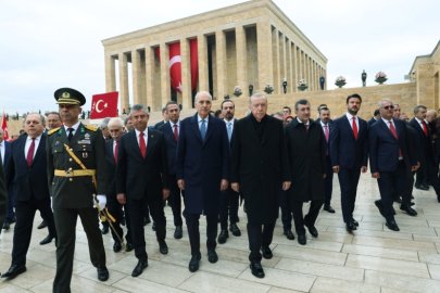 Devlet erkânı Anıtkabir'de
