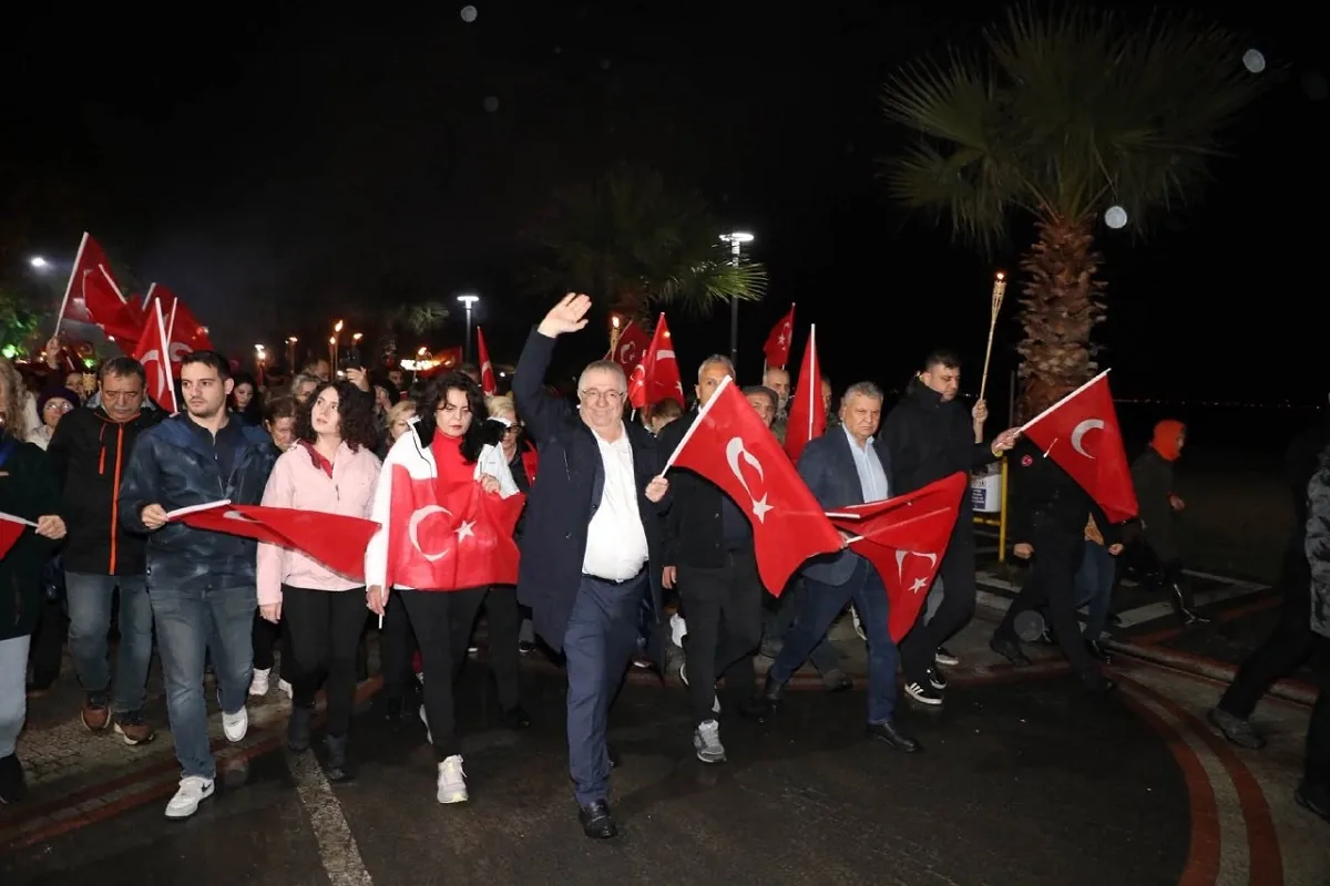 Balıkesir Edremit’te Cumhuriyet Bayramı coşkusu yağmura rağmen dinmedi