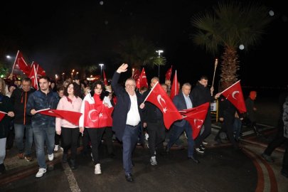 Balıkesir Edremit’te Cumhuriyet Bayramı coşkusu yağmura rağmen dinmedi