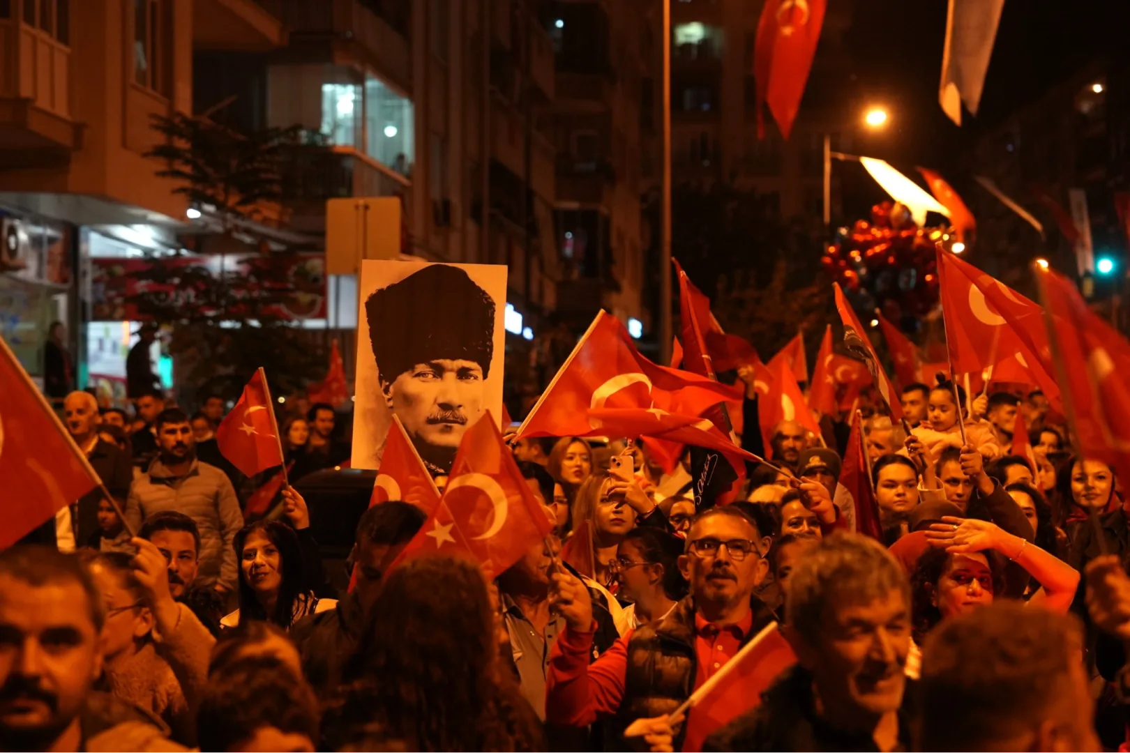 Binlerce Denizlili Cumhuriyet için yürüdü