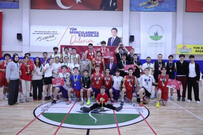 Bursa Osmangazi’de sporcular Cumhuriyet için ter döktü