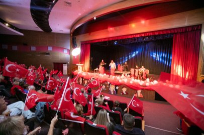 Güzelbahçeliler 'Cumhuriyet Yürüyüşü'nde buluştu