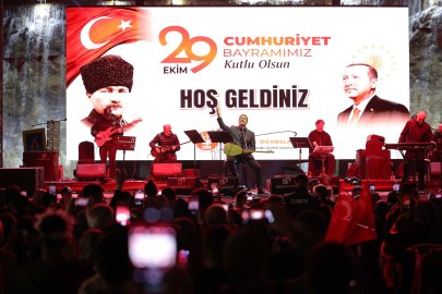 Keçiören'de Cumhuriyet coşkusuna Uğur Işılak konseri