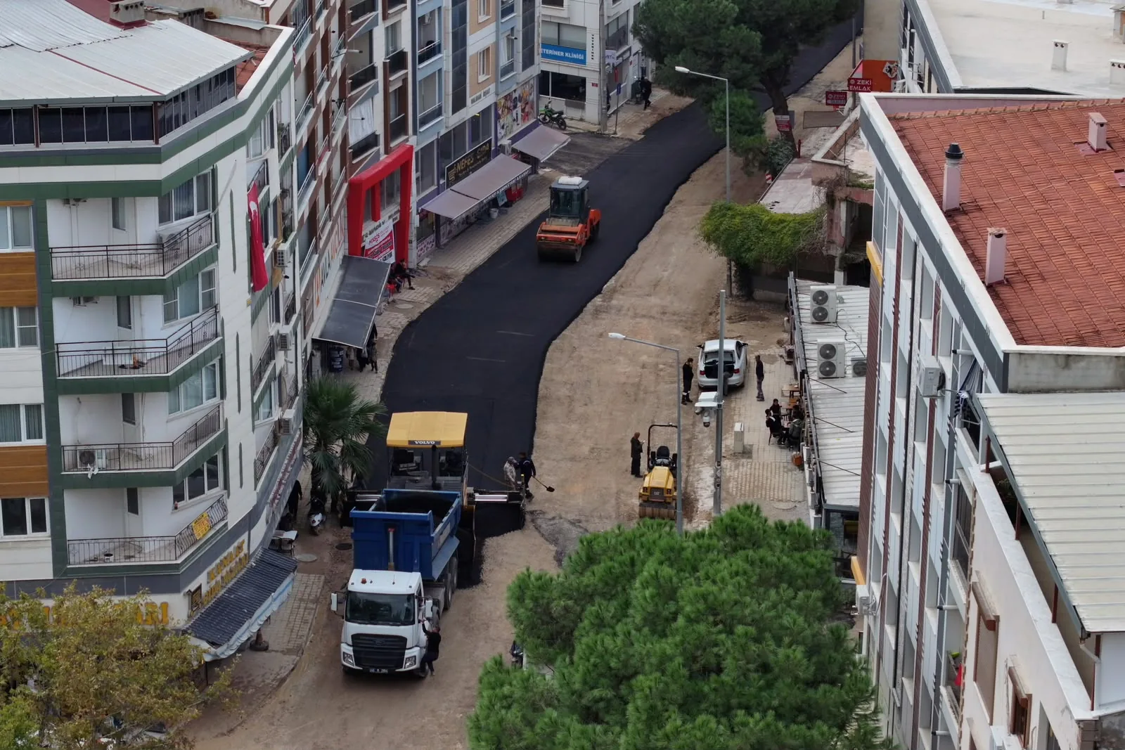 Manisa Muradiye’de sıcak asfalt mesaisi