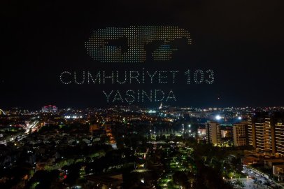 Cumhuriyet coşkusu gökyüzünü aydınlattı