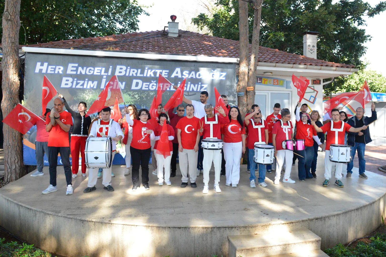 Özel gereksinimli bireylerden Cumhuriyet coşkusu