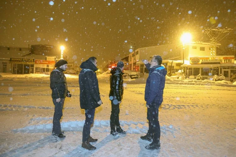 Nevşehir'de kar küreme, tuzlama ve temizlik çalışmaları gece boyunca sürdü 