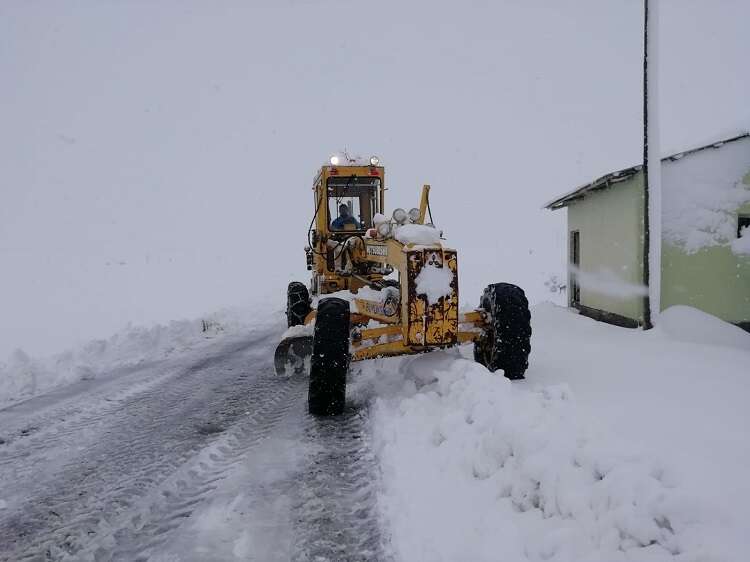 Malatya'da karla mücadele devam ediyor