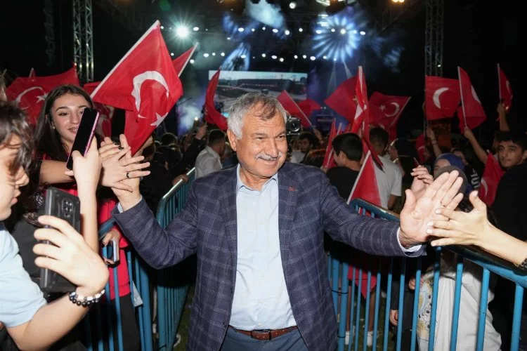 Adanalılar Pinhani konseriyle coştu Cumhuriyeti Kutladı